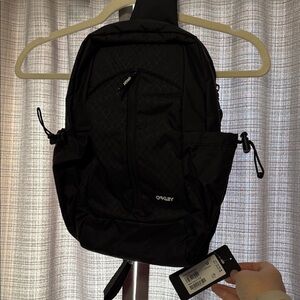 NWT! Oakley Black Voyager Crossbody